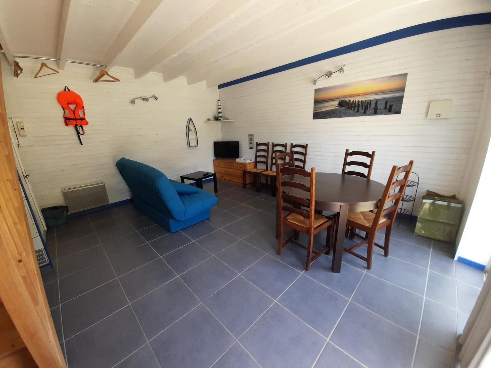 De L'hivet Apartment *